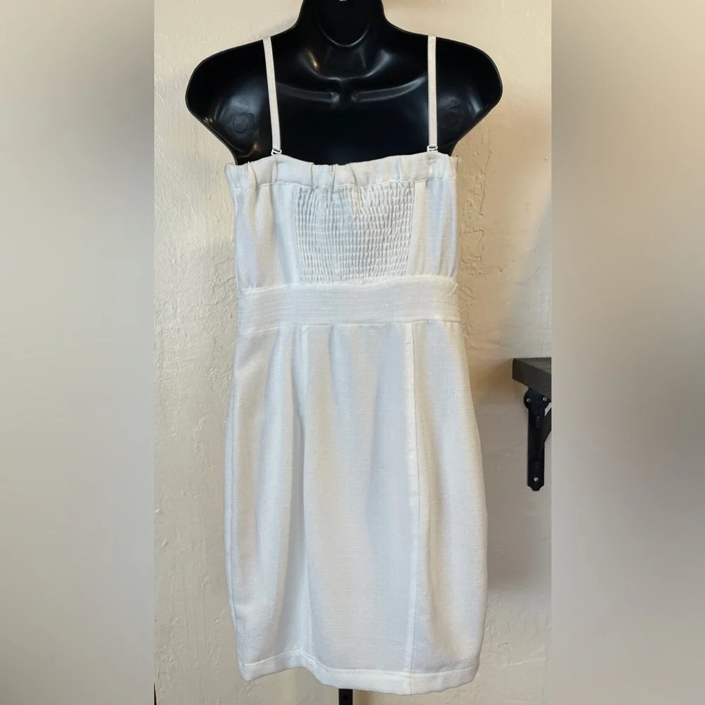 XOXO White with Green/Gold Pocket Embellishments‎ - Picture 2 of 11